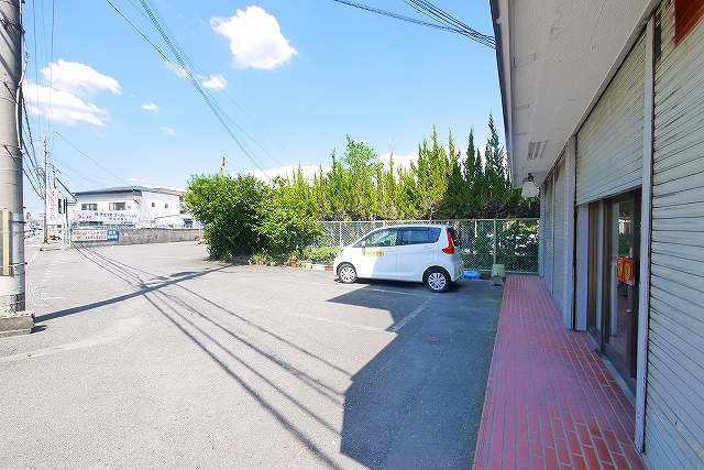 山田店舗の駐車場