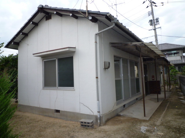 倉敷市中島の倉庫の外観