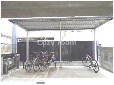 【その他共用部分】 | 童夢江坂 | 自転車置き場です。