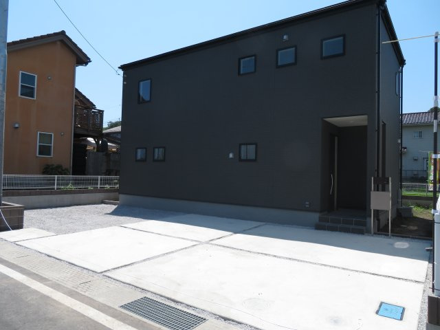 高崎吉井町下長根（全4棟）4号棟の駐車場|建物完成済みでございます。お部屋のご内覧可能でございます。お気軽にお問合せ下さいませ(^▽^)/