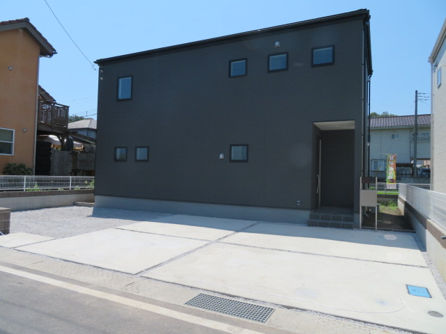 高崎吉井町下長根（全4棟）4号棟の駐車場|建物完成済みでございます。お部屋のご内覧可能でございます。お気軽にお問合せ下さいませ(^▽^)/