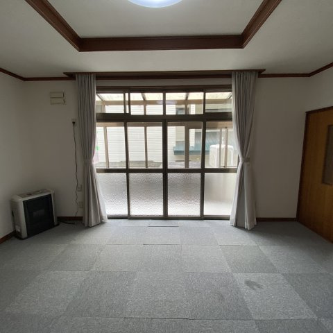 室蘭市中島本町1丁目18-8戸建の居間・リビング