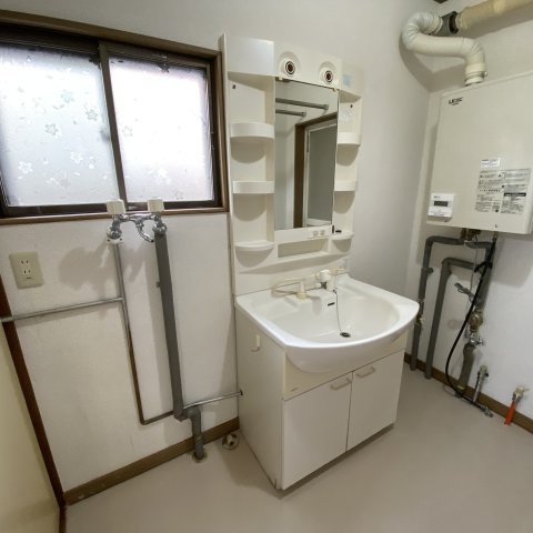 室蘭市中島本町1丁目18-8戸建の独立洗面台