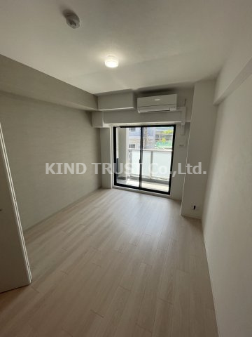 J-BRIGHT UMEDA KITAの居間・リビング|使いやすい居間です