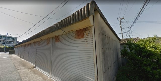 浜崎駐車場　シャッター付車庫