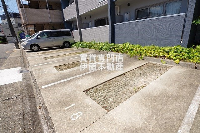 レユシールの駐車場