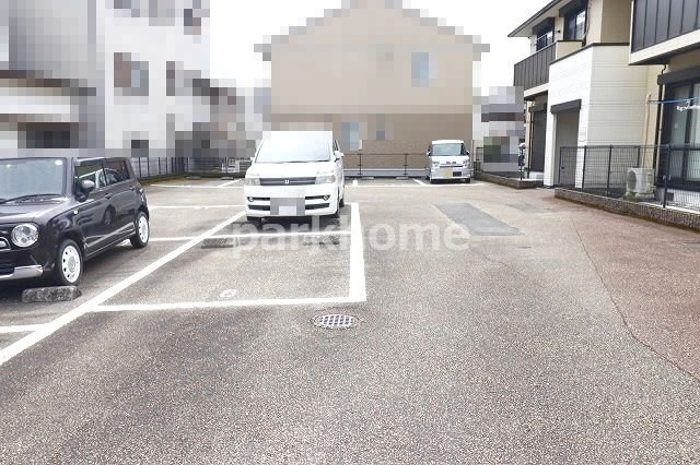 ナカツマチⅠ号館の駐車場|駐車場があります