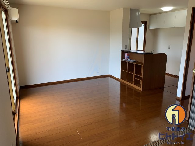 クレセントコーA棟の居間・リビング|※同タイプ　左右反転