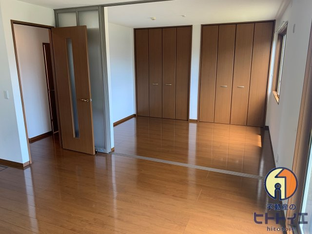 クレセントコーA棟の居間・リビング|※同タイプ　左右反転