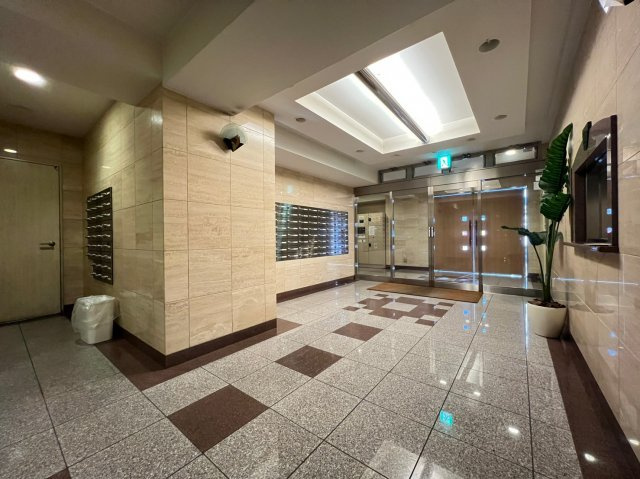 グラマシー心斎橋東のロビー
