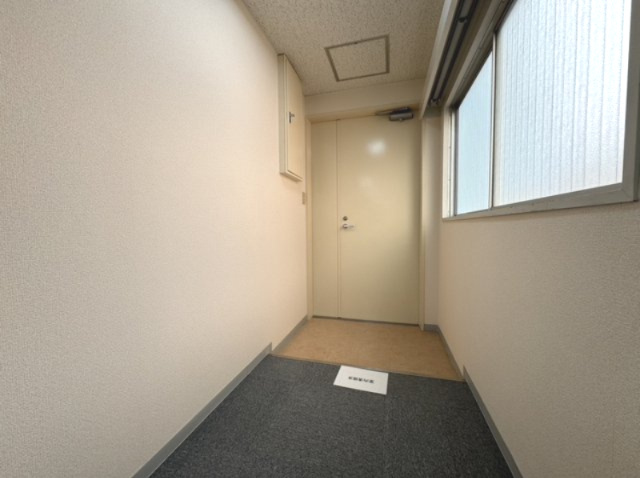 SNS柳橋ビルの玄関