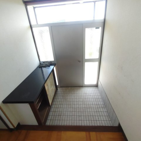 登別市若草町6丁目12-7戸建の玄関