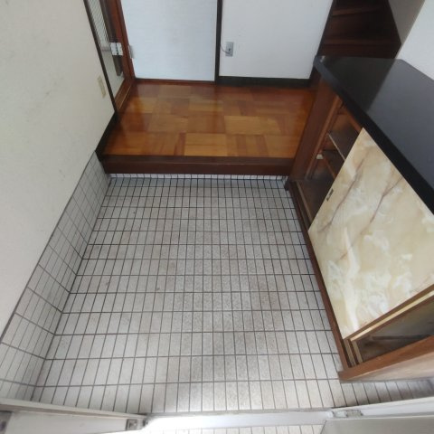 若草町６丁目１２－７ケントハウス借家の玄関