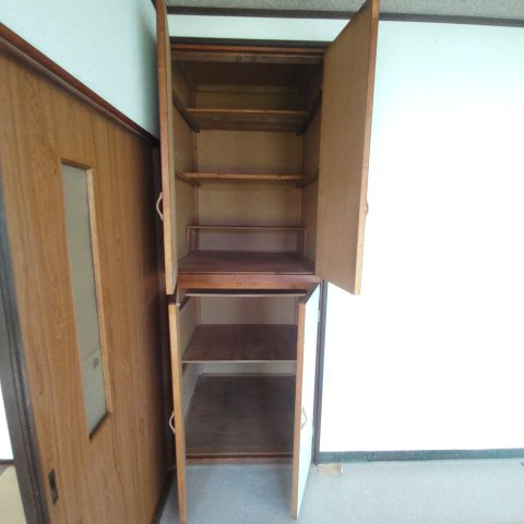 若草町６丁目１２－７ケントハウス借家の収納