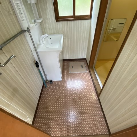 室蘭市水元町21-16戸建の洗面所