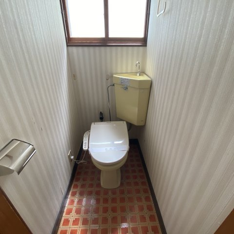 室蘭市水元町21-16戸建のトイレ