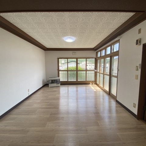 室蘭市水元町21-16戸建の居間・リビング