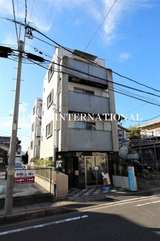 キャッツの外観