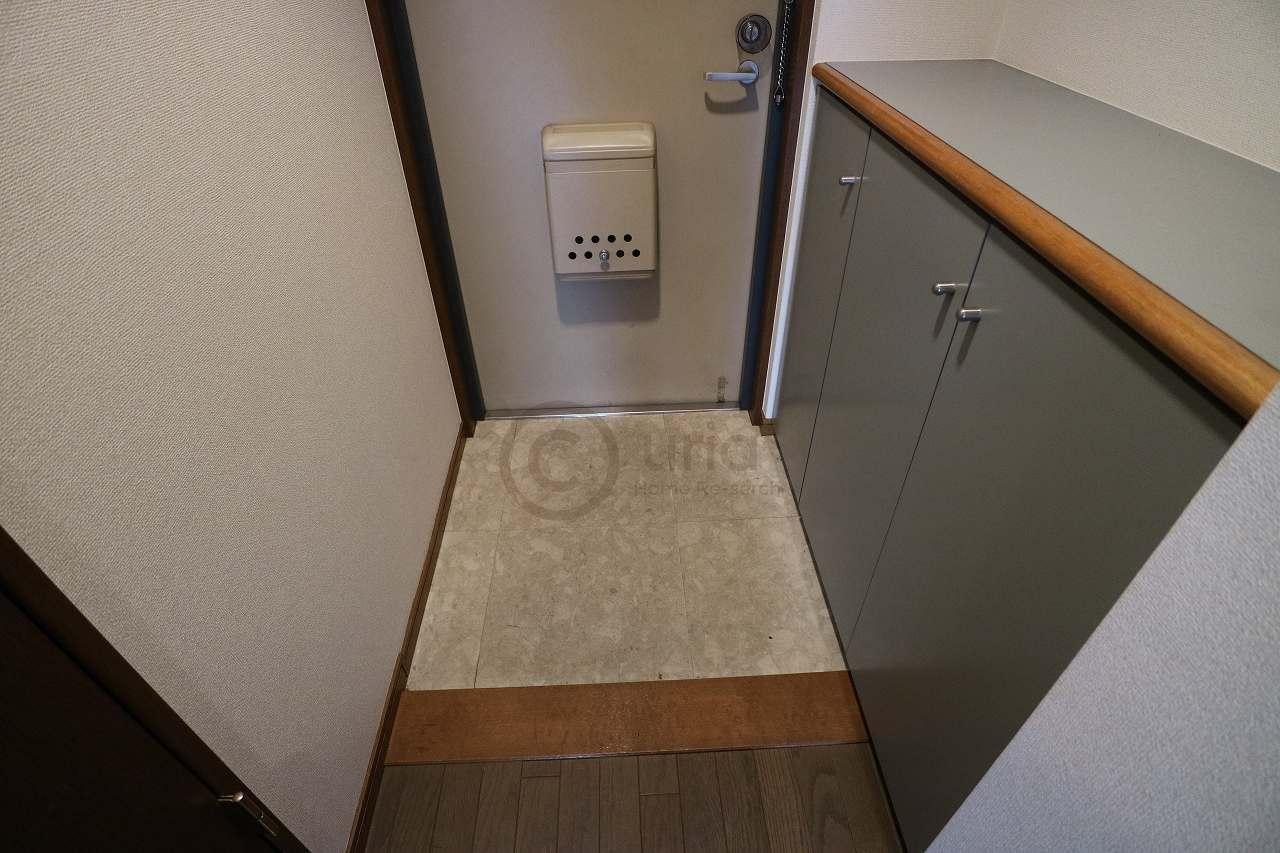 センターヒル岡本の玄関