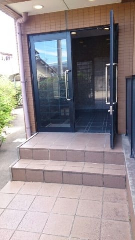 メゾン平地のエントランス|ゆとりのあるエントランスです