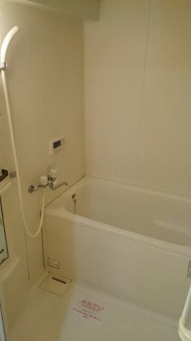 メゾン平地の浴室|ゆったり過ごせるお風呂です