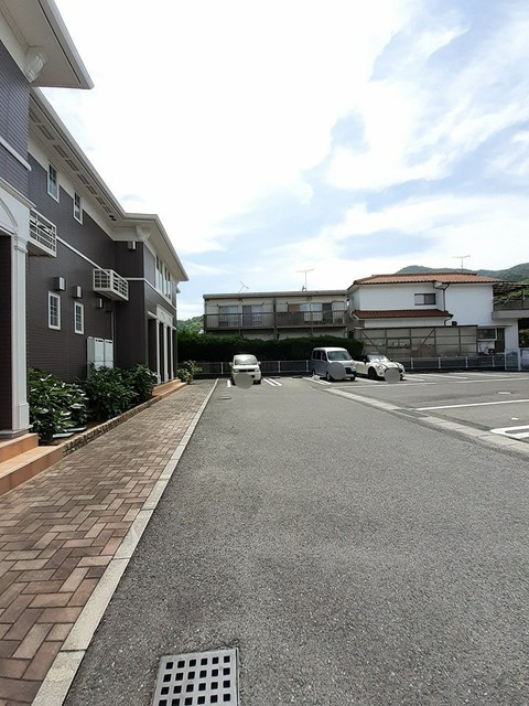 クレイン・ガーデンＣの駐車場