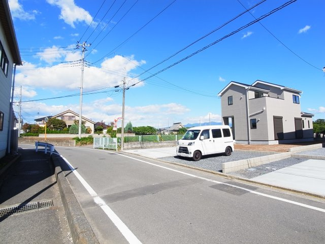 新築　高崎市中尾町23-1期　LIGNAGE　1号棟の前面道路含む現地写真|現地写真　西側接道幅員約4.6ｍ