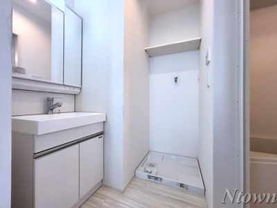 【洗面所】 | Grandtic Lana | スペースが確保できる洗面所です