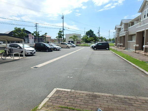 リコルド・サンレモの駐車場