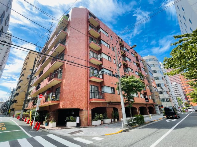 シャンボール新宿御苑前の外観