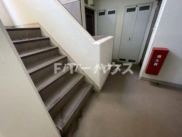 オネスティ大久保弐番館のロビー