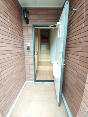 【玄関】 | プラシード清水 | 収納もある玄関です