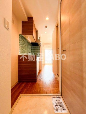 コーラルポワント難波WESTの玄関