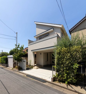 【外観】 | 南側道路に面しているため、日当たり良好です。