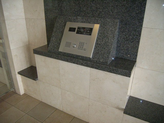 ヒューマンハイム幕張本郷のエントランス|毎日通るエントランスはこのようになっています