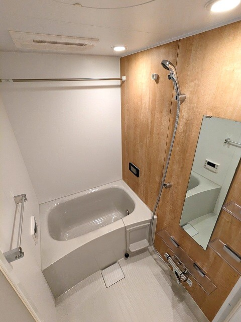 浅草蔵前レジデンスの浴室|追焚オートバス、浴室TV、浴室換気乾燥機