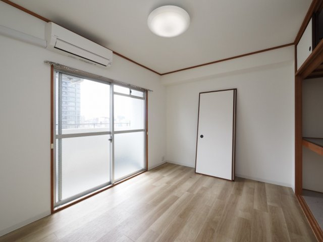 テン・フォーティの洋室