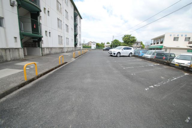 グリーンハイツ飯田の駐車場