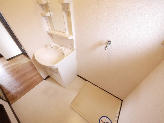 ツインハイムの設備|ゆったりとスペースのある洗面所