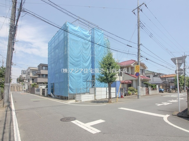 川越稲荷町　新築戸建の前面道路含む現地写真|南東側8.0ｍ公道/南西側6.0ｍ公道