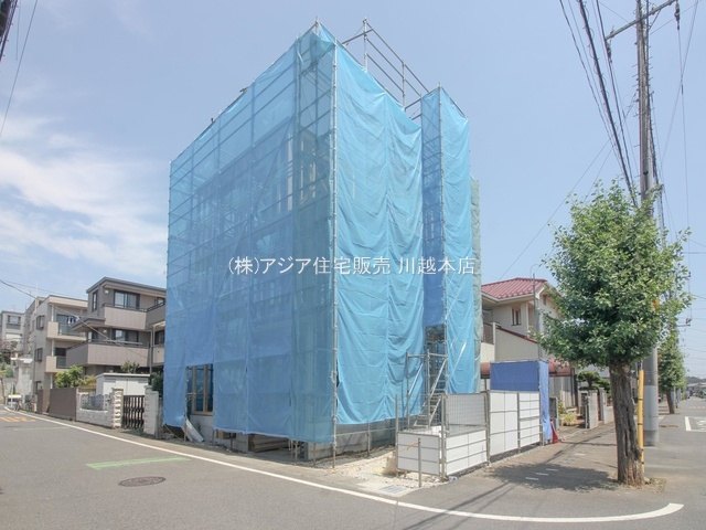 川越稲荷町　新築戸建の前面道路含む現地写真|南東側8.0ｍ公道/南西側6.0ｍ公道