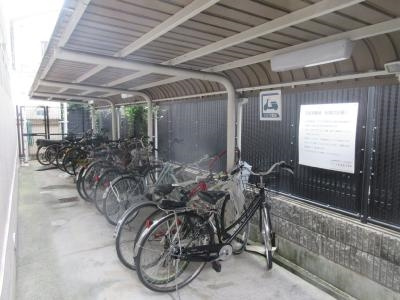 アブレスト四条大宮の駐車場|駐輪場