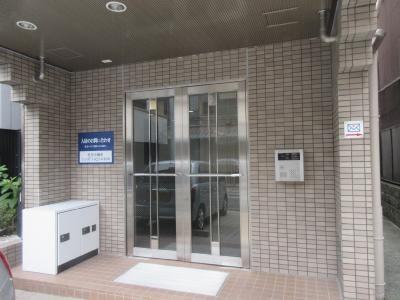 アブレスト四条大宮のエントランス