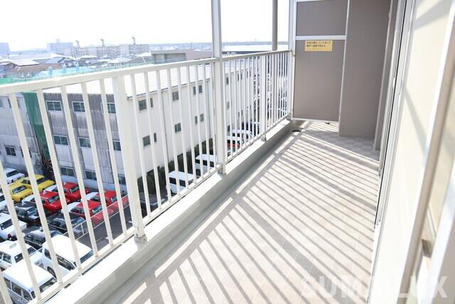 熊本市南区日吉２丁目の賃貸マンションのバルコニー