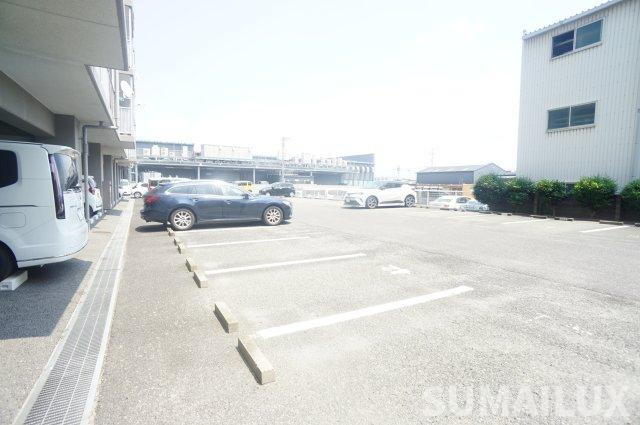 熊本市南区日吉２丁目の賃貸マンションの駐車場
