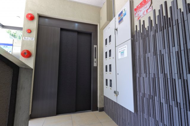 【エントランス】 | メゾンド山手 | エレベーター正面です。