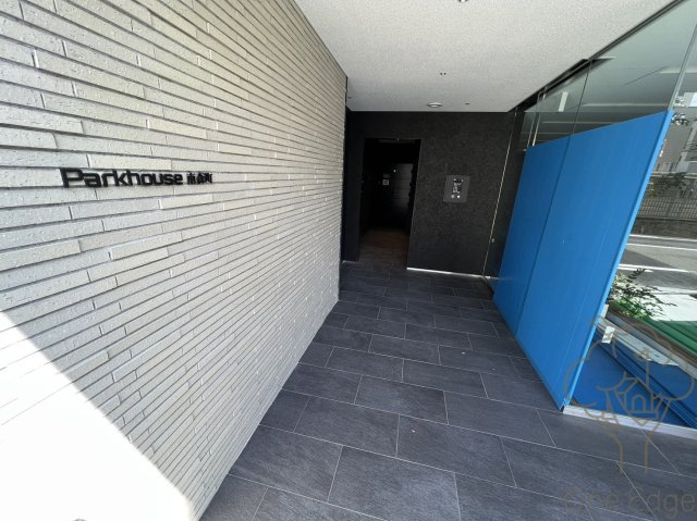Parkhouse南森町のエントランス