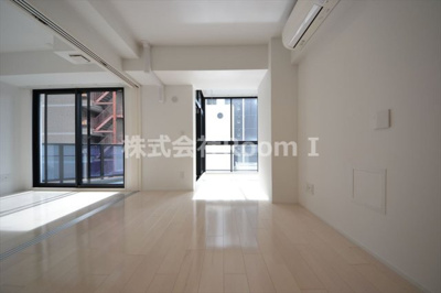 【居間・リビング】 | グラシア堺筋本町 | こちらの居間で趣味の時間をお楽しみください