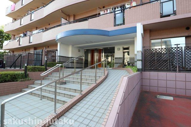オーベルグランディオ八千代中央参番館のエントランス