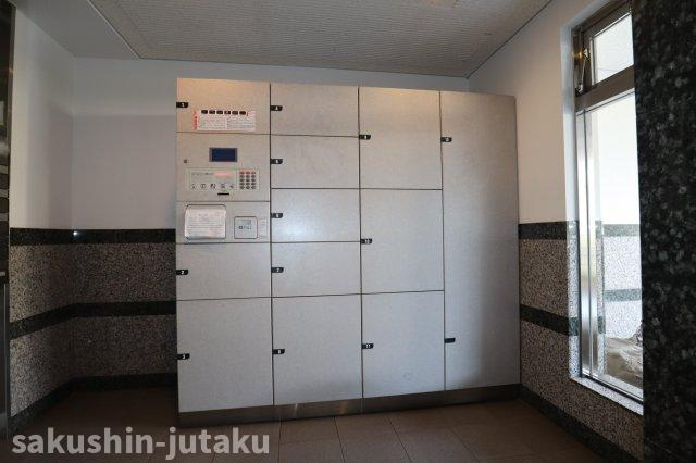 オーベルグランディオ八千代中央参番館のエントランス|宅配ボックス
